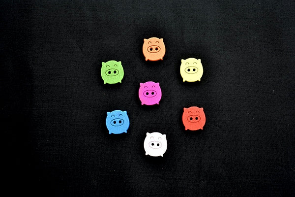 Wooden pig buttons