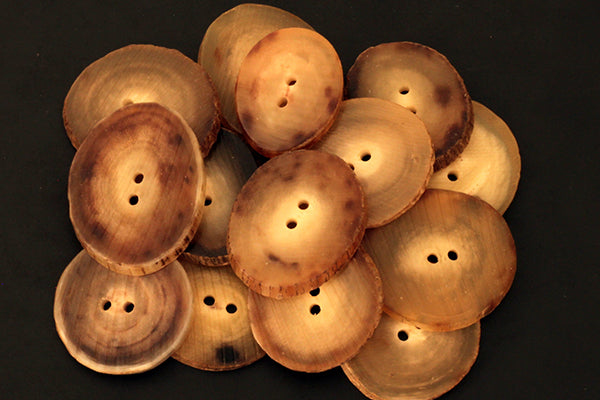Flat textured genuine horn buttons
