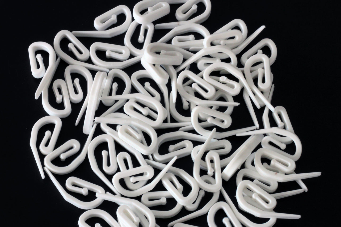 Plastic curtain hooks x 25