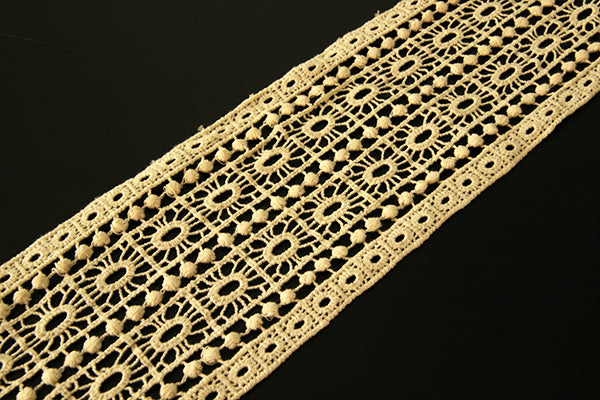 Wide straight edged 100% cotton lace
