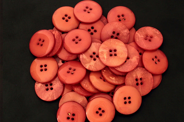 Large coral mottled button, 22mm (just under 1 inch)