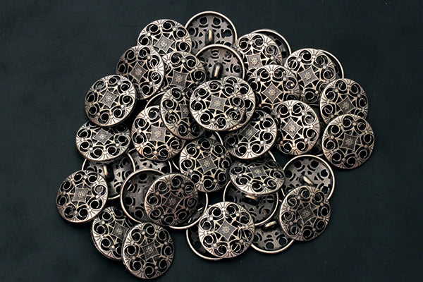 Metal buttons
