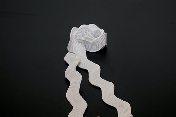 Wide ric rac, white