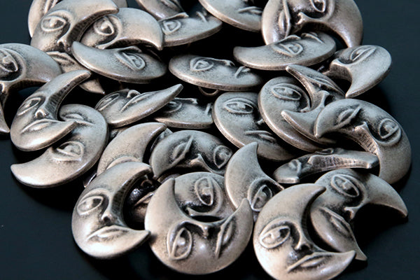 Metal moon shank buttons