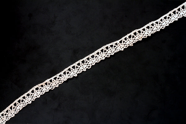Narrow cream cotton flat lace