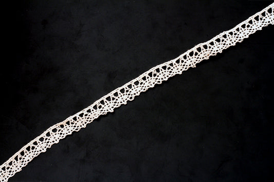 Narrow cream cotton flat lace