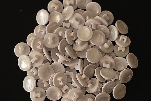 White shank buttons with pearl effect sheen (12mm)